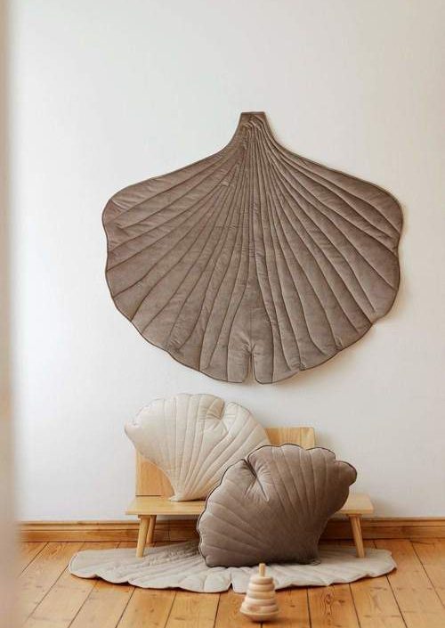 Moi Mili, lekmatta i sammet ginkgo, dark beige