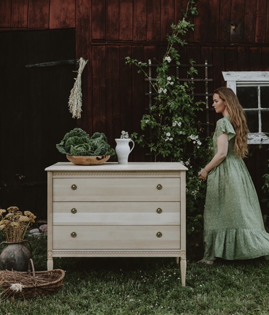 Antik byrå med tre lådor till barnrummet, natur - Bild 5
