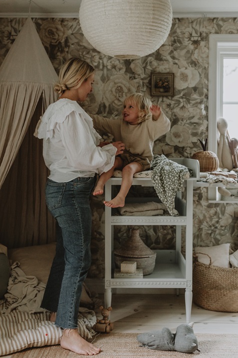 Antikt skötbord med skötbädd till barnrummet, vit - Bild 2