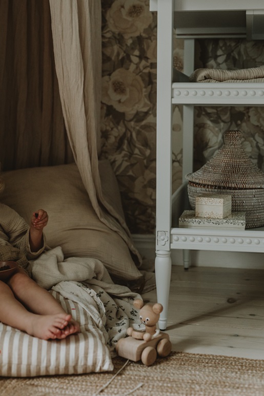 Antikt skötbord med skötbädd till barnrummet, vit - Bild 5