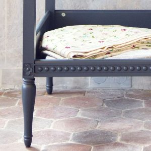 Antikt skötbord med skötbädd till barnrummet, grön